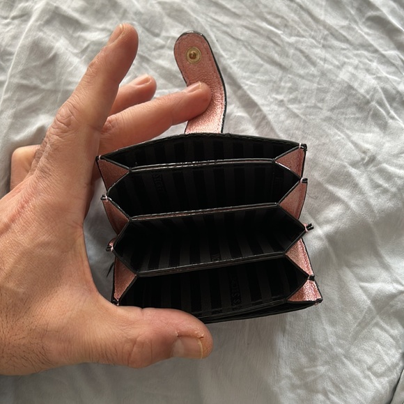 Clutch all almost 97 % new except 1 bug all these brands for a cheap price - Picture 11 of 11